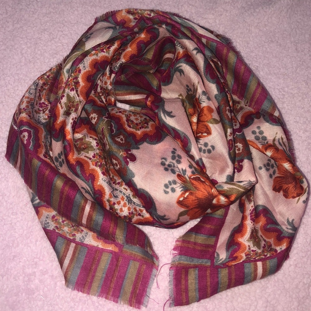 Gloria Scarf